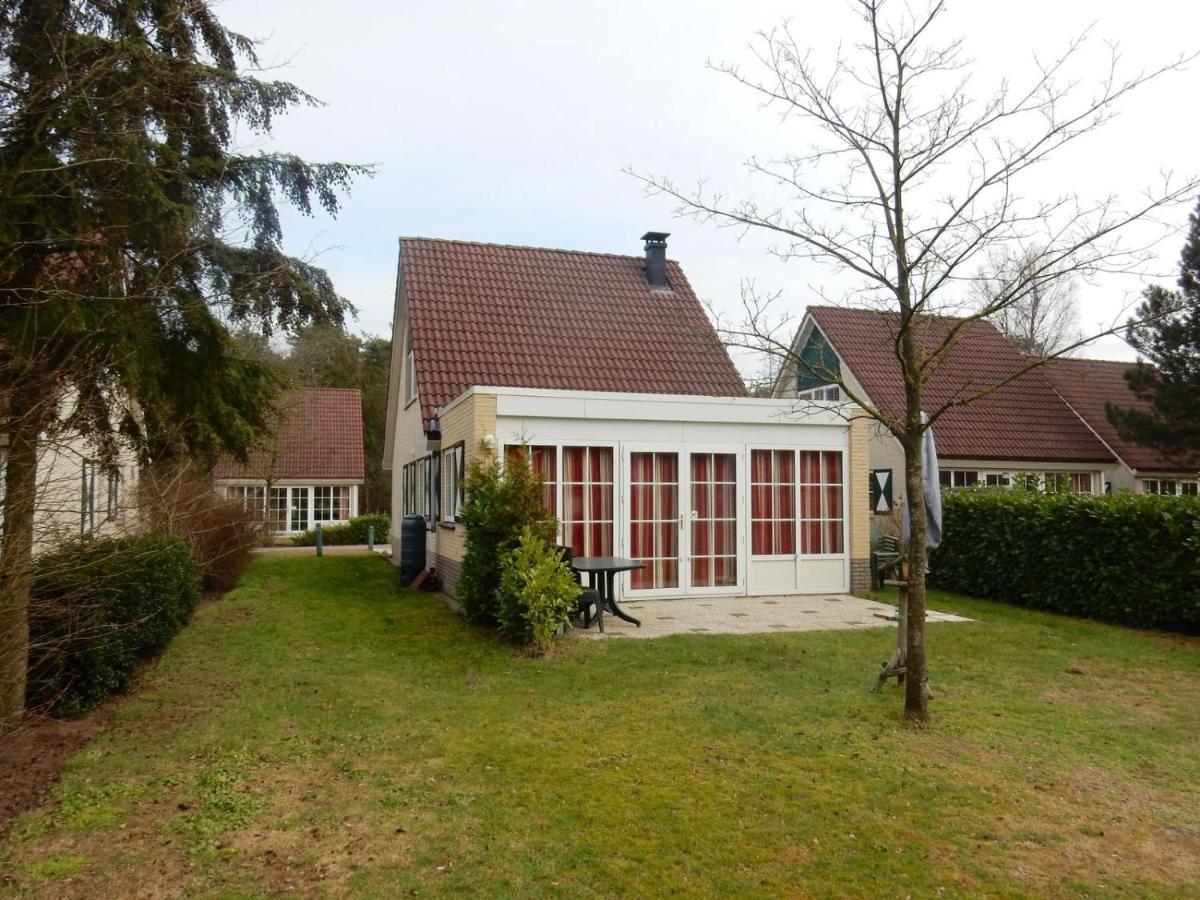 Bungalow - 6 Personen Gelegen In De Nabije Omgeving Van Avonturenpark Hellendoorn En De Prachtige Sallandse Heuvelrug En Eelerberg Bagian luar foto