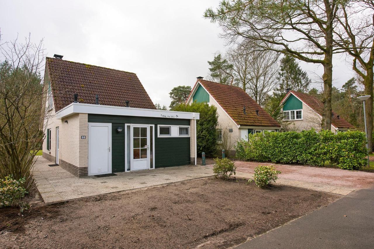 Bungalow - 6 Personen Gelegen In De Nabije Omgeving Van Avonturenpark Hellendoorn En De Prachtige Sallandse Heuvelrug En Eelerberg Bagian luar foto