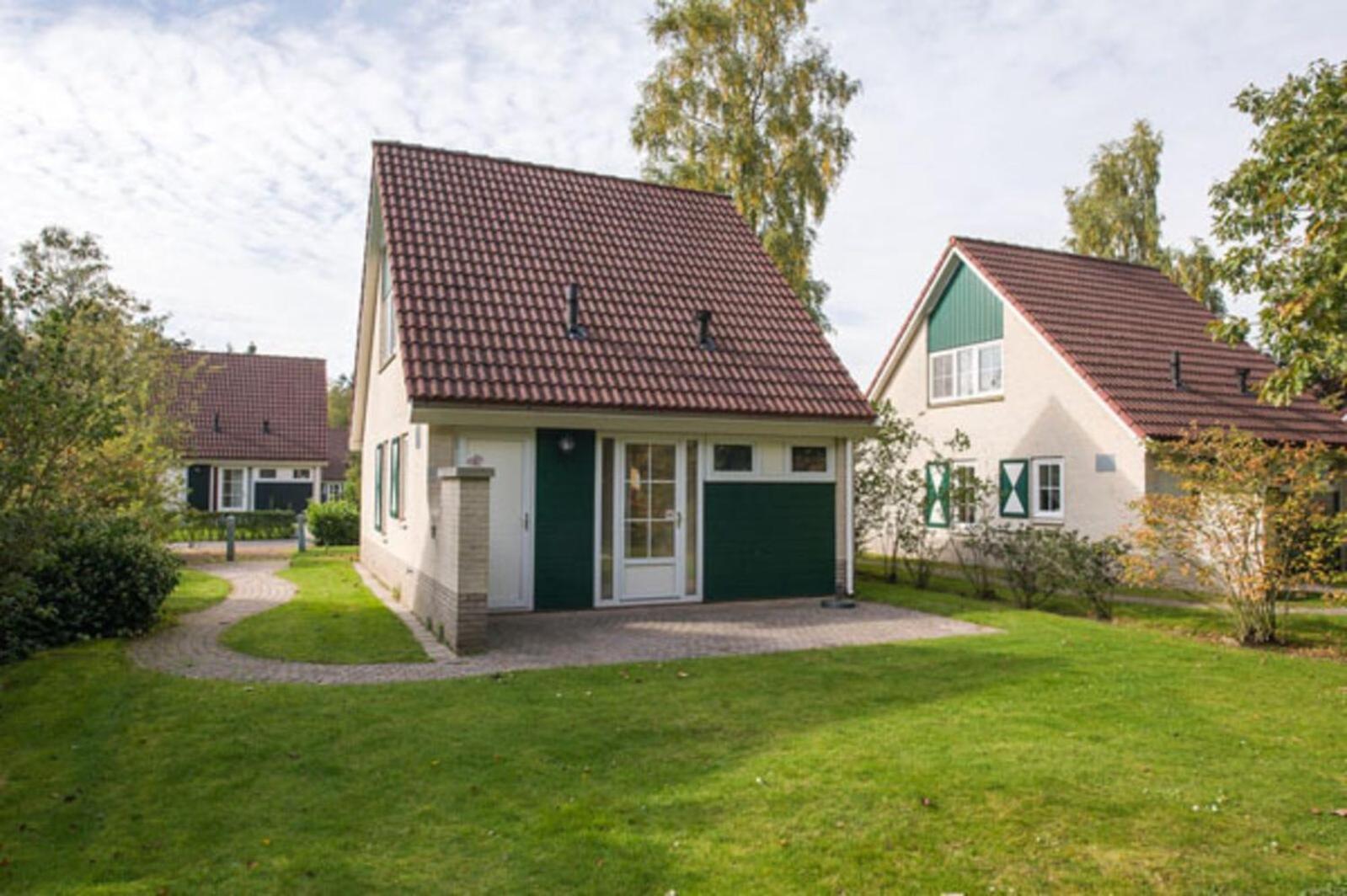 Bungalow - 6 Personen Gelegen In De Nabije Omgeving Van Avonturenpark Hellendoorn En De Prachtige Sallandse Heuvelrug En Eelerberg Bagian luar foto