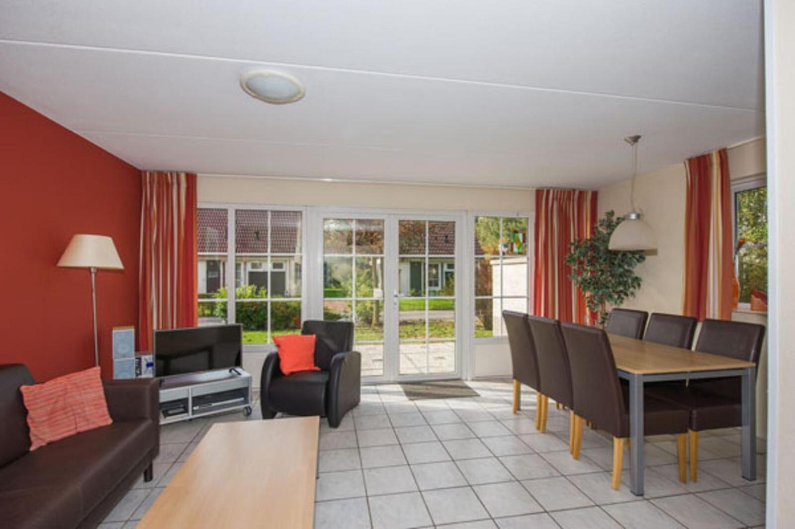 Bungalow - 6 Personen Gelegen In De Nabije Omgeving Van Avonturenpark Hellendoorn En De Prachtige Sallandse Heuvelrug En Eelerberg Bagian luar foto