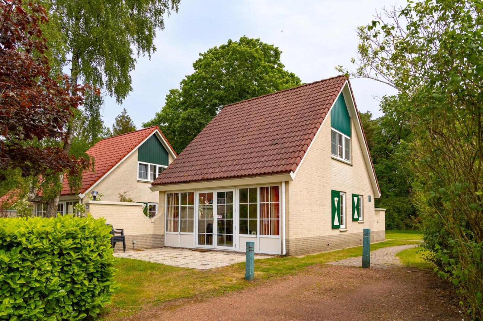Bungalow - 6 Personen Gelegen In De Nabije Omgeving Van Avonturenpark Hellendoorn En De Prachtige Sallandse Heuvelrug En Eelerberg Bagian luar foto