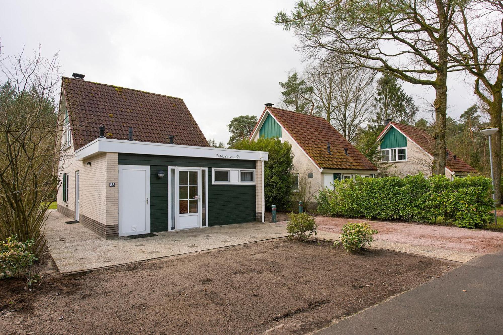 Bungalow - 6 Personen Gelegen In De Nabije Omgeving Van Avonturenpark Hellendoorn En De Prachtige Sallandse Heuvelrug En Eelerberg Bagian luar foto